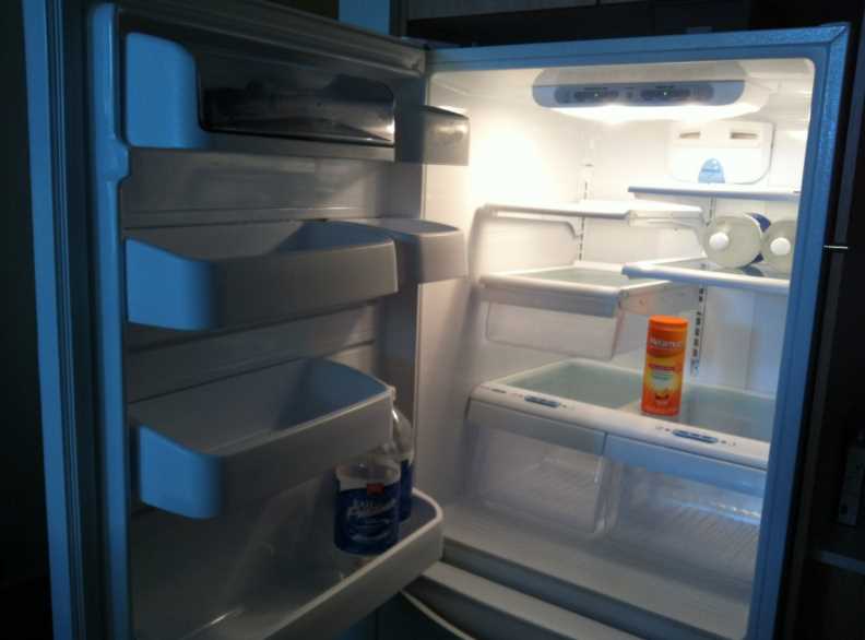 Забыли закрыть дверь холодильника: что будет